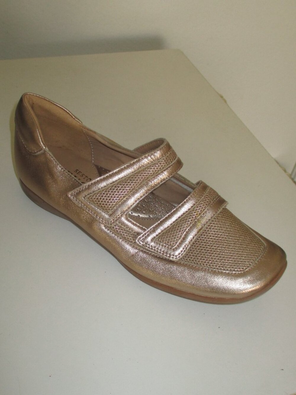 Sesto Meucci Womens Gold Italian Leather Mary Jane Fashion Sneaker NWOB- Size 6M